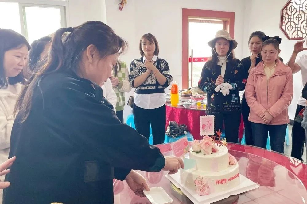 献礼3.8节|勇做攀登者，奋进新未来