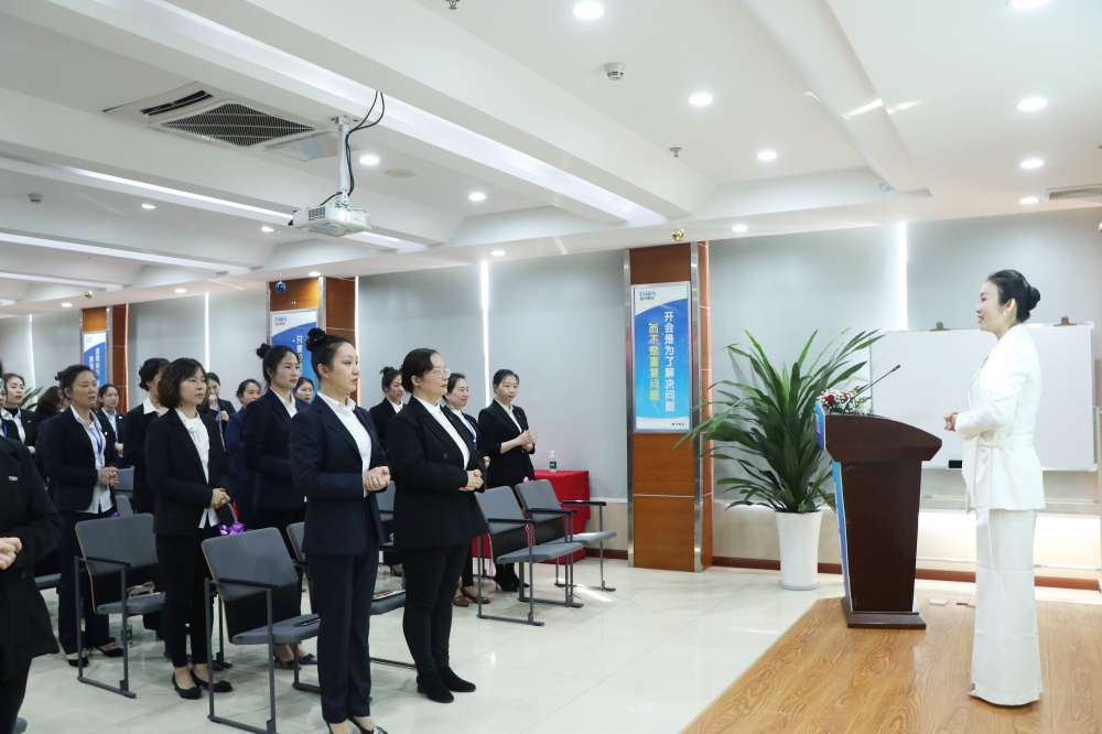 知礼仪 塑形象 打造职业女性新标杆