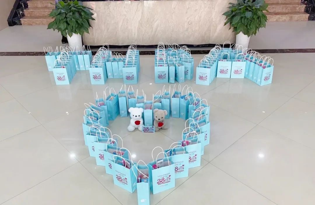 知礼仪 塑形象 打造职业女性新标杆