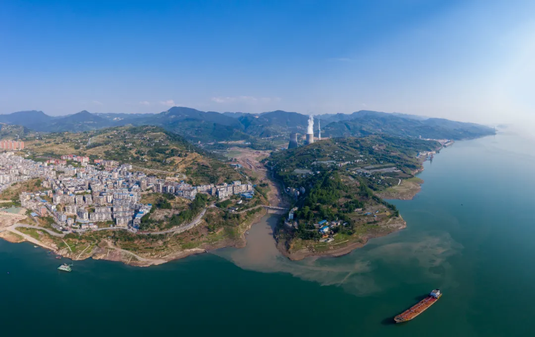 通江达海！徐工挖机助力万州现代物流枢纽港建设