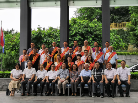 周波董事长获优秀企业家荣誉称号简报