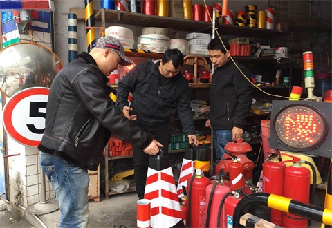 厉行节约 亲临市场