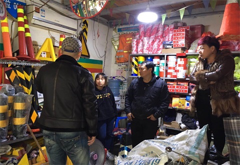 厉行节约 亲临市场